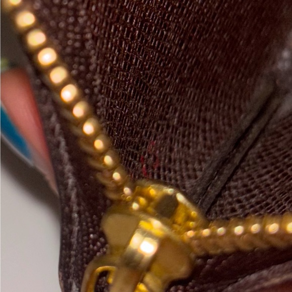 Louis Vuitton key pouch - Picture 10 of 11